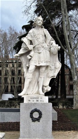 Standbeeld van Alfonso III de Asturias 'el Magno'. Het staat met nog een aantal andere standbeelden op het Plaza de Oriente in Madrid.