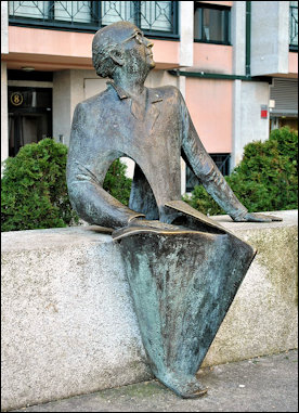 Sculptuur José Saramago, Vigo
