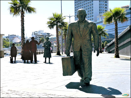 Sculptuur 'el Emigrante', Vigo