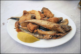 Gebakken vis met schijfje citroen