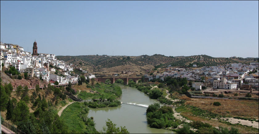 De 16e-eeuwse zandstenen brug van Montoro, provincie Córdoba
