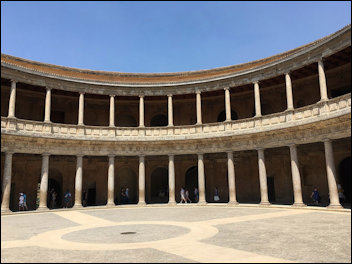 Spaans renaissance paleis patio.