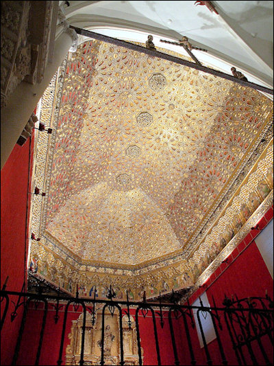 Gewelfd plafond van de hoofdkapel van het koninklijk klooster-paleis van Las Claras, in Tordesillas (Valladolid).