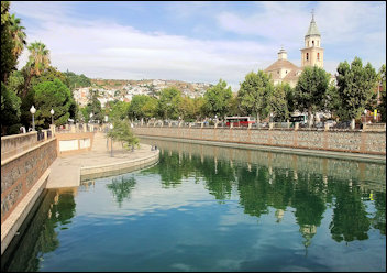 Rivier de Genil door Granada.