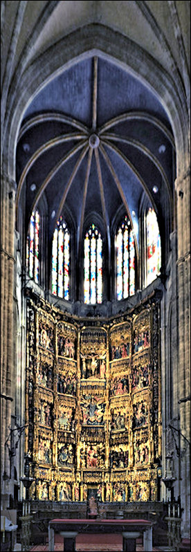 Hoofdaltaar en het retabel van de kathdraal van Oviedo